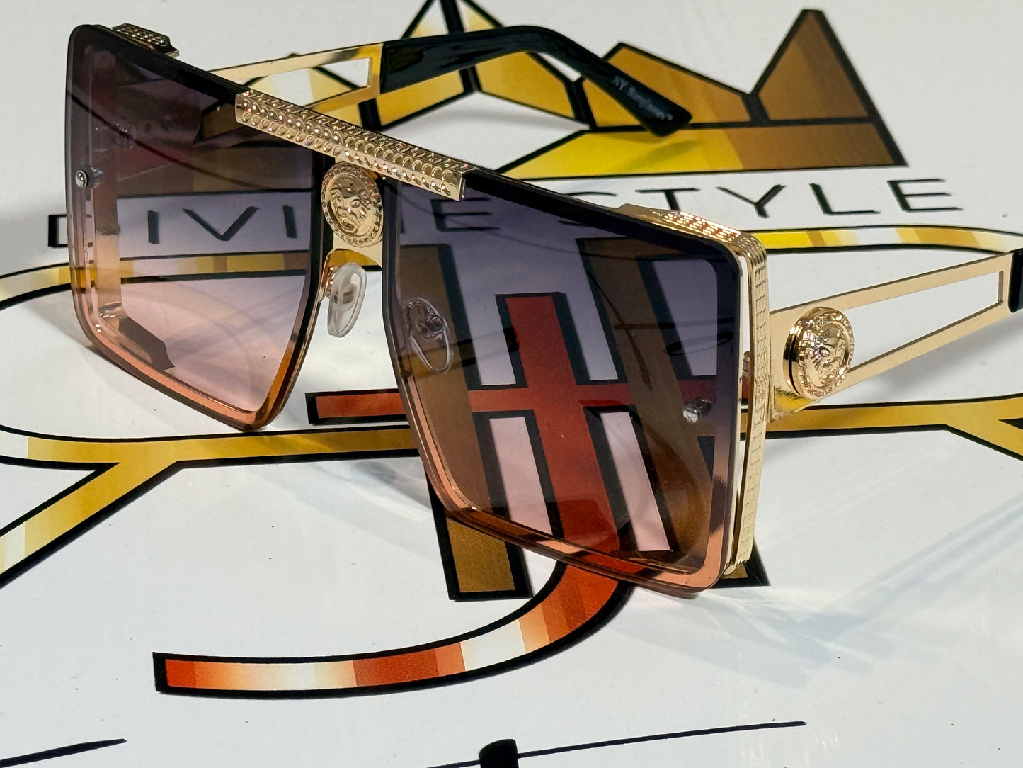 Oversized Black/Red Gradient